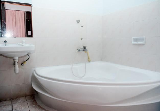 Fortuna Guest House Джокякарта Екстериор снимка